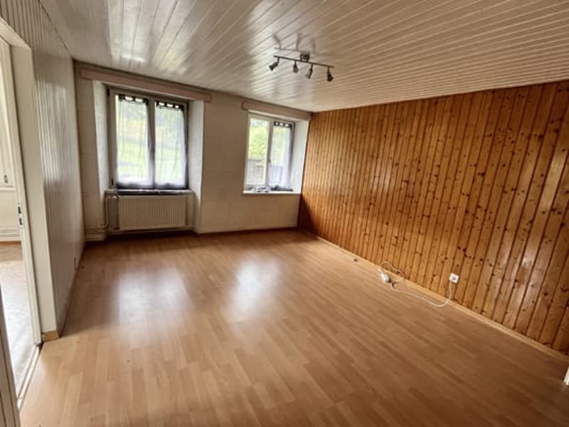Grand bâtiment comprenant 2 logements de 5,5 pièces (27)