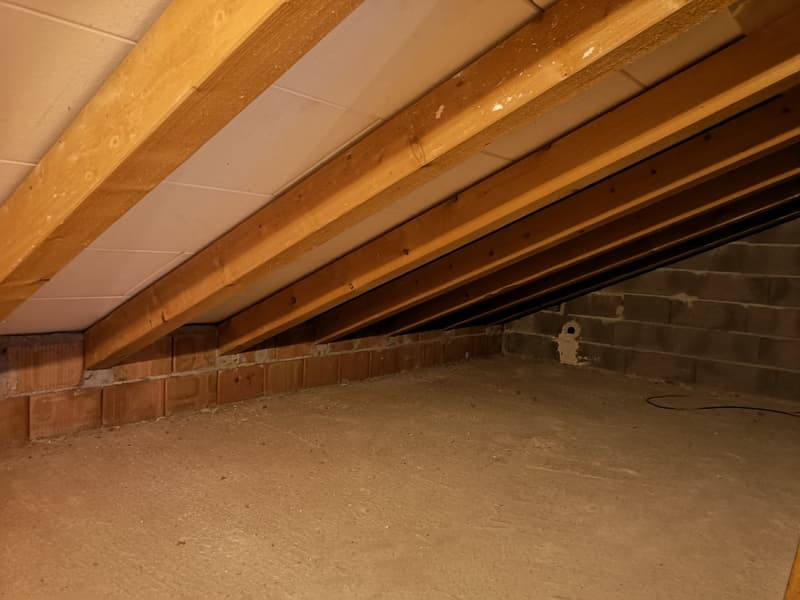 Grande maison 5.5pces, env. 120m2, terrain 802m2, avec garage, places de parc, terrasse, bûcher (35)