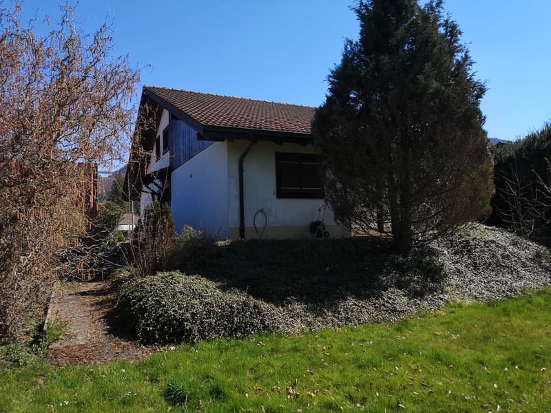 Grande maison 5.5pces, env. 120m2, terrain 802m2, avec garage, places de parc, terrasse, bûcher (7)