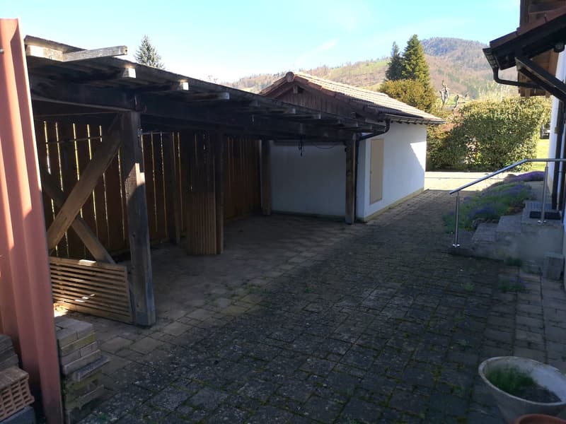Grande maison 5.5pces, env. 120m2, terrain 802m2, avec garage, places de parc, terrasse, bûcher (9)