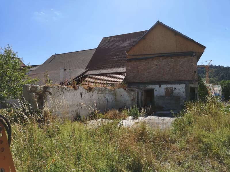 Maison individuelle à rénover complément au centre du village (7)