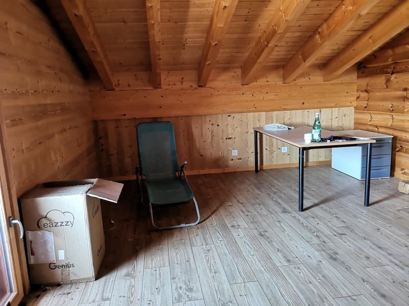 Bureau spacieux à louer à Le Cerneux-Péquignot dans zone artisanale (22)