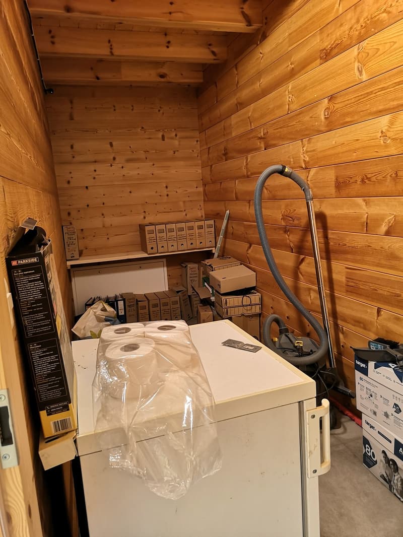 Bureau spacieux à louer à Le Cerneux-Péquignot dans zone artisanale (16)
