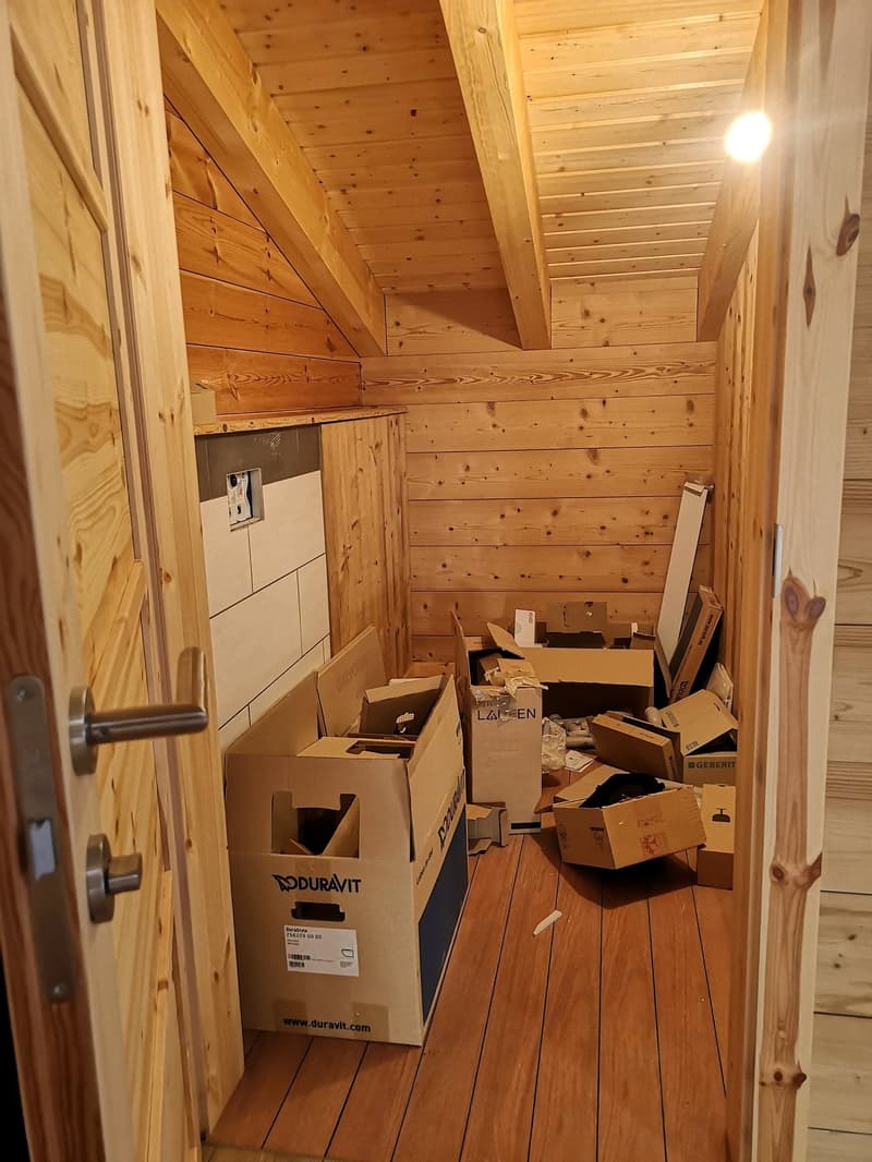 Bureau spacieux à louer à Le Cerneux-Péquignot dans zone artisanale (24)
