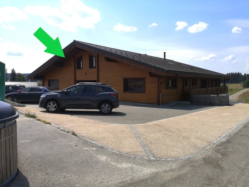 Bureau spacieux à louer à Le Cerneux-Péquignot dans zone artisanale (2)
