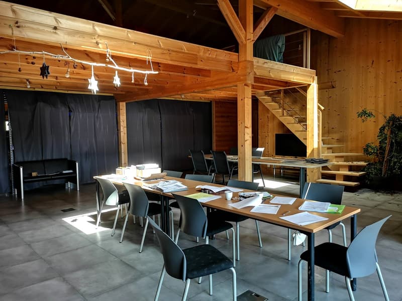 Bureau spacieux à louer à Le Cerneux-Péquignot dans zone artisanale (9)