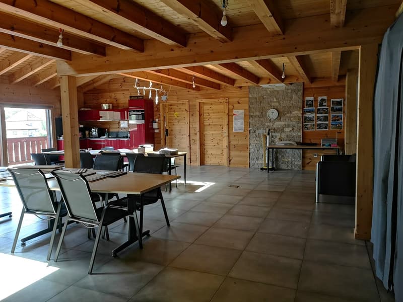 Bureau spacieux à louer à Le Cerneux-Péquignot dans zone artisanale (5)