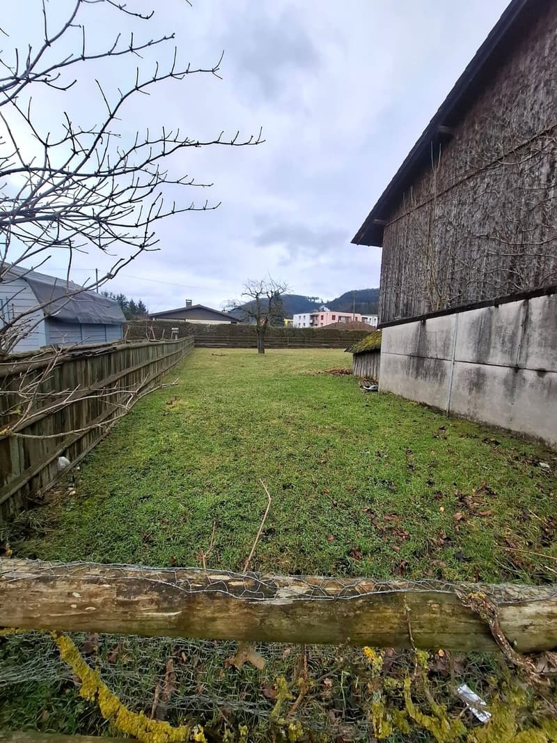 Grand terrain à bâtir avec ancienne grange, libre de suite (5)