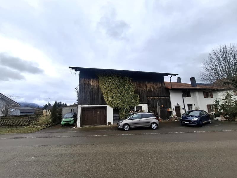 Grand terrain à bâtir avec ancienne grange, libre de suite (6)