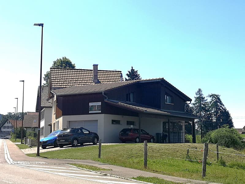 Grande maison familiale de 8,5 pièces à Lajoux, possibilité gestion chambres d'hôtes (5)