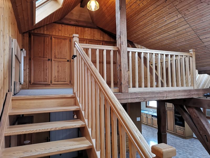 Baisse de prix : grand duplex au centre du village avec garage et atelier, libre de suite (24)