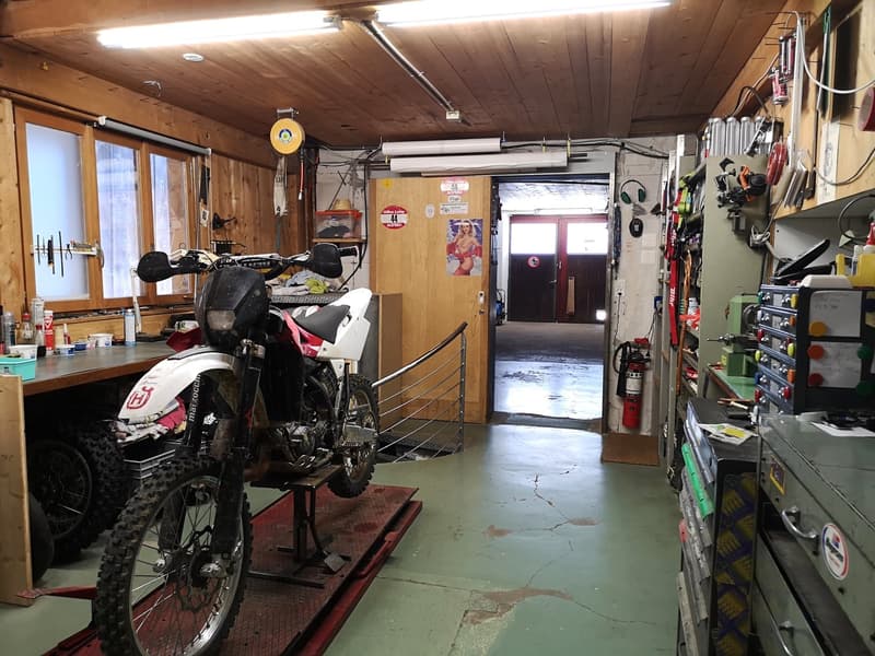 Baisse de prix : grand duplex au centre du village avec garage et atelier, libre de suite (6)