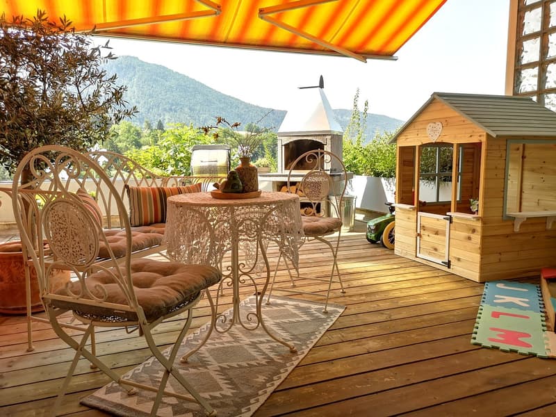 Spacieux appartement-terrasse de 5.5 pièces à Moutier avec vue dégagée, 2 garages (33)