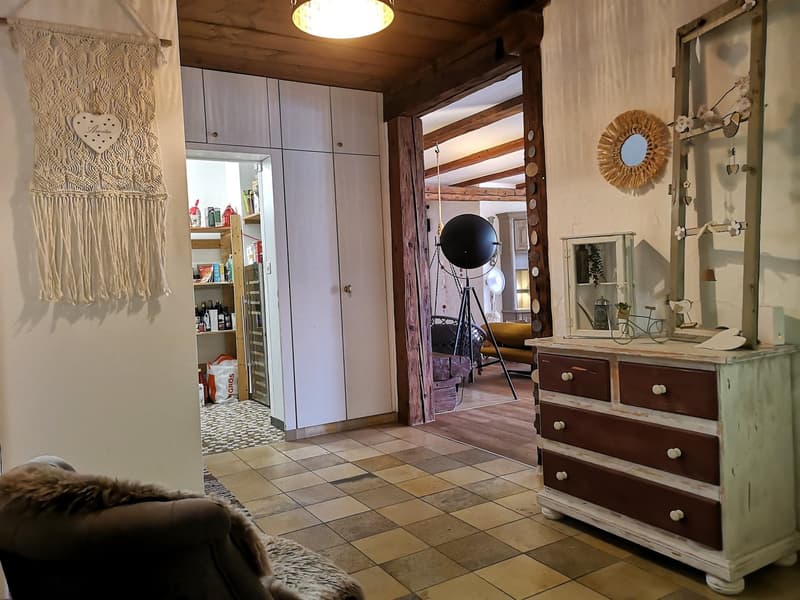 Spacieux appartement-terrasse de 5.5 pièces à Moutier avec vue dégagée, 2 garages (15)