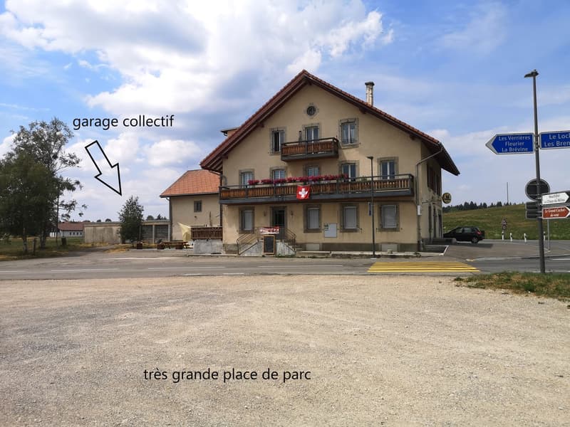 Immeuble mixte avec restaurant, 4 appartements, dépôts, garage collectif, panneaux solaires (3)