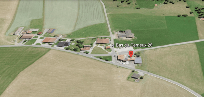 Immeuble mixte avec restaurant, 4 appartements, dépôts, garage collectif, panneaux solaires (7)