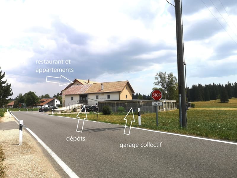 Immeuble mixte avec restaurant, 4 appartements, dépôts, garage collectif, panneaux solaires (6)