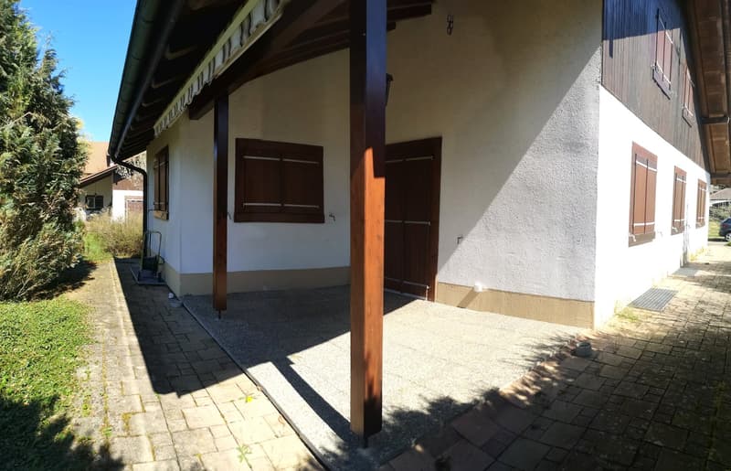 Baisse de prix : maison 5.5pces, env. 120m2, terrain 802m2, avec garage, places de parc, terrasse (8)