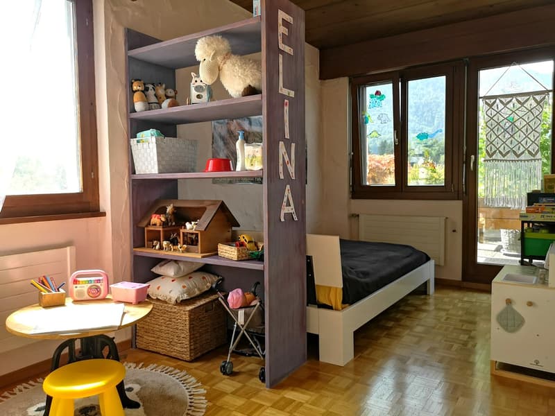 Spacieux appartement-terrasse de 5.5 pièces à Moutier avec vue dégagée, 2 garages (30)