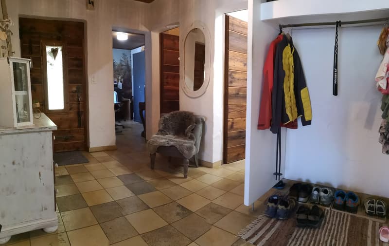 Spacieux appartement-terrasse de 5.5 pièces à Moutier avec vue dégagée, 2 garages (18)