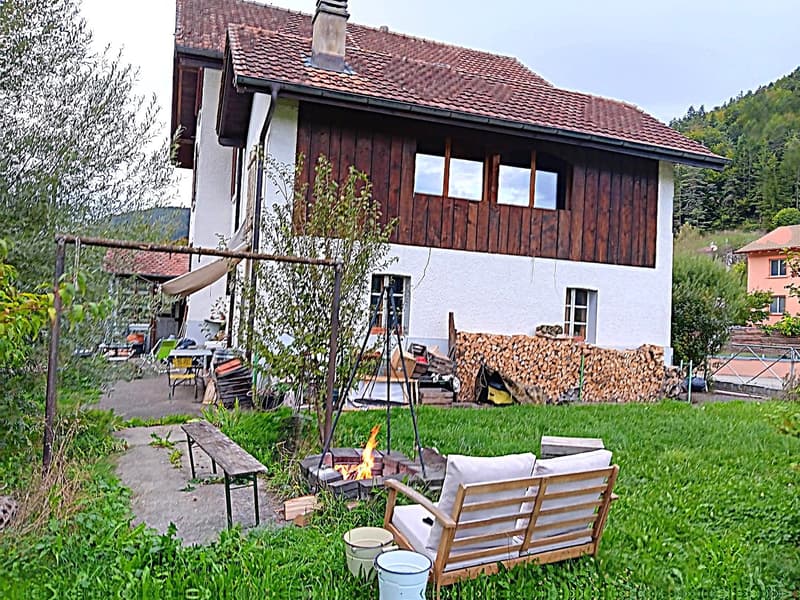 Maison multifonctionnelle avec 3 appartements, carnotzet et jardin (7)