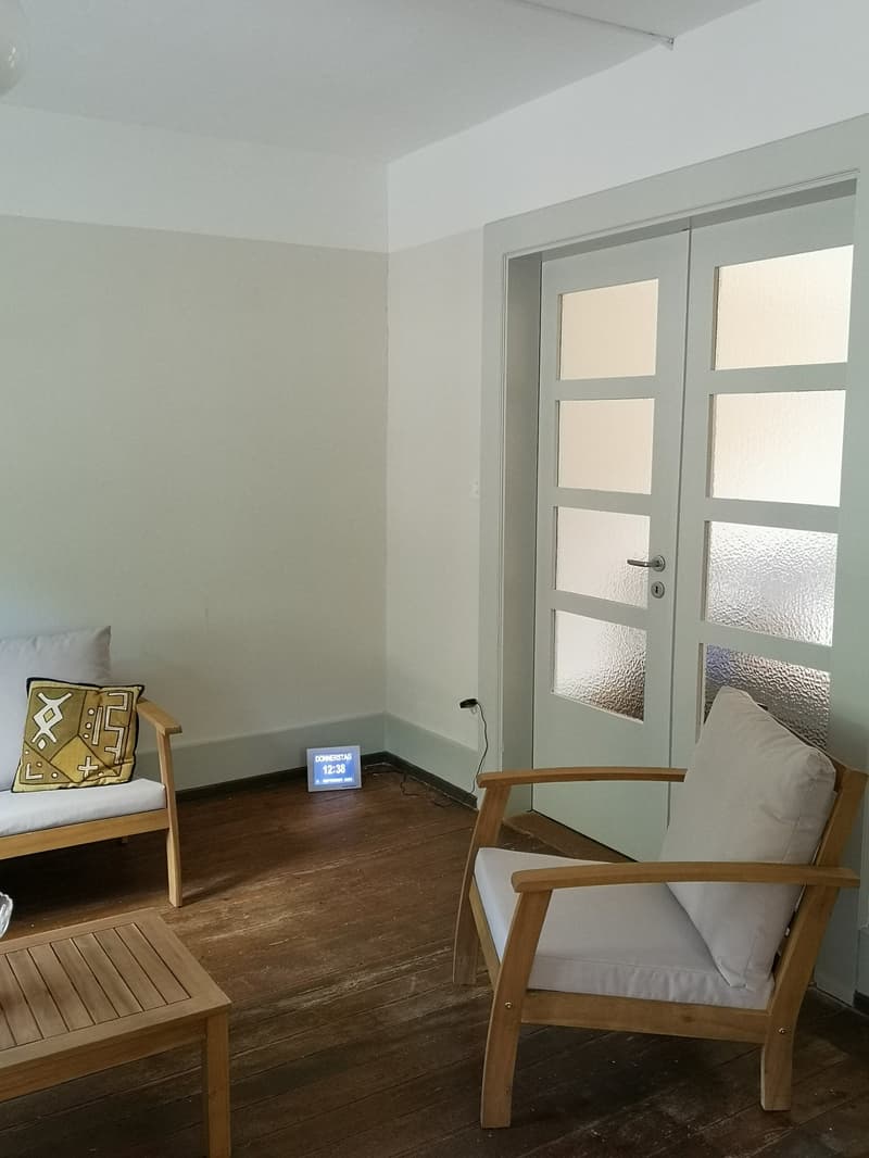 Maison multifonctionnelle avec 3 appartements, carnotzet et jardin (39)