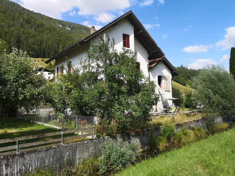 Maison multifonctionnelle avec 3 appartements, carnotzet et jardin (5)