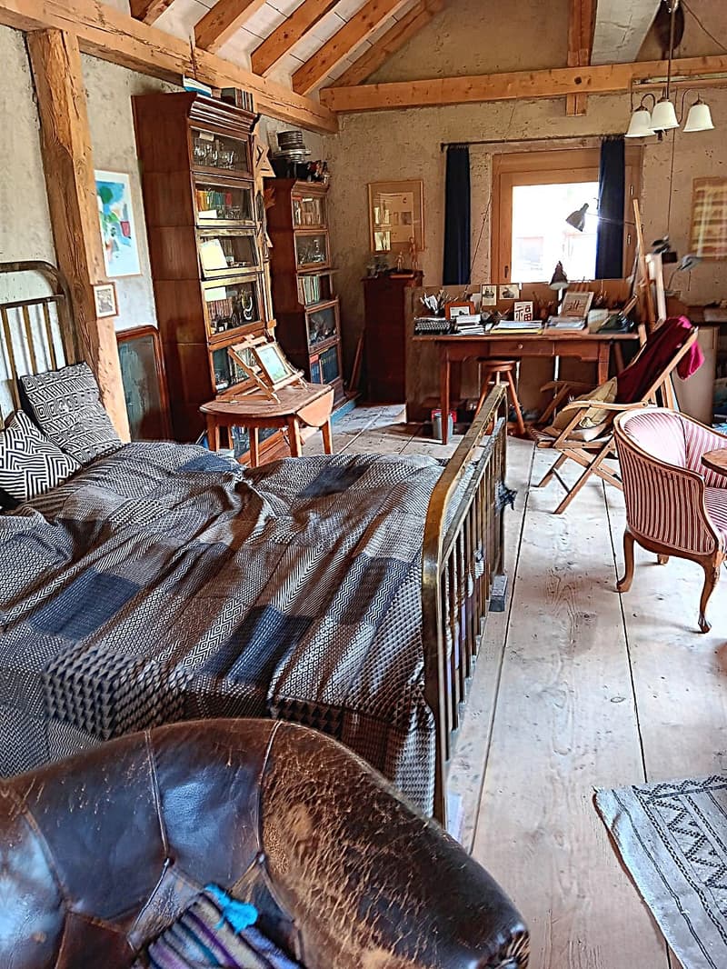 Maison multifonctionnelle avec 3 appartements, carnotzet et jardin (51)