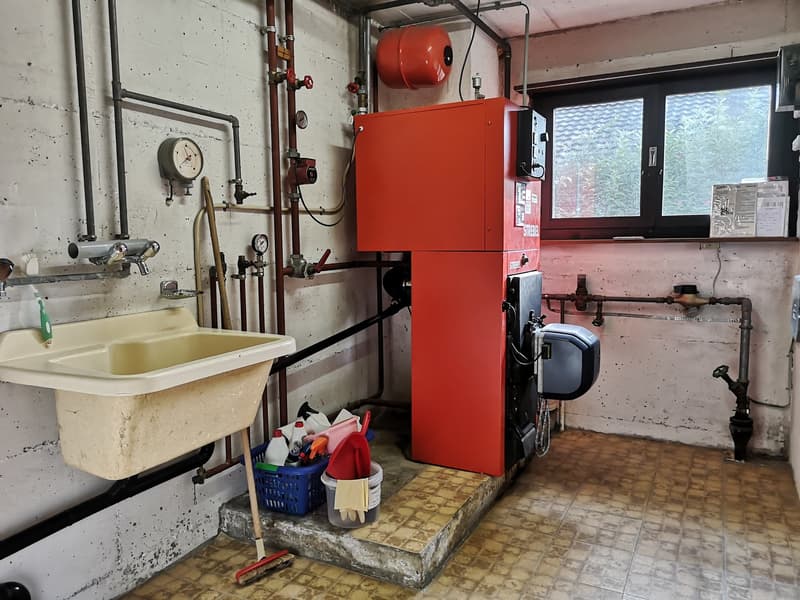Jolie maison dans quartier résidentiel, avec garage + carport + place de parc, libre de suite. (23)