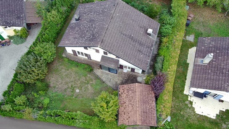 Jolie maison dans quartier résidentiel, avec garage + carport + place de parc, libre de suite. (10)