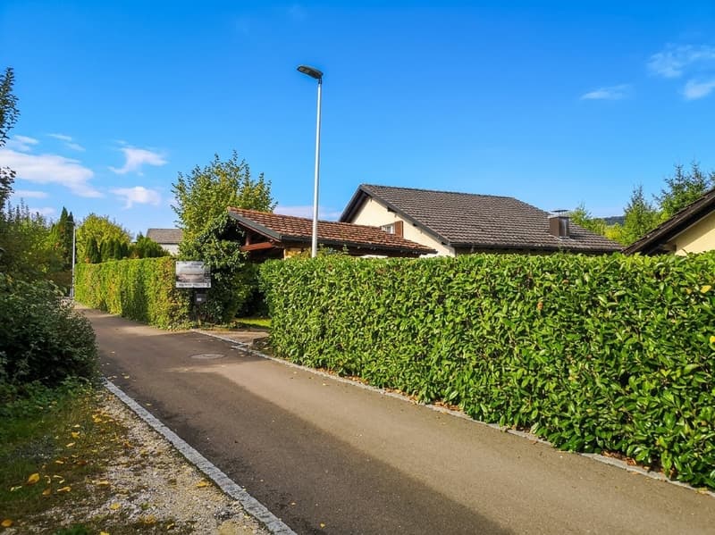 Jolie maison dans quartier résidentiel, avec garage + carport + place de parc, libre de suite. (2)