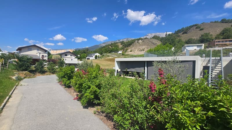 Villa contemporaine dans un quartier calme de Grimisuat (2)