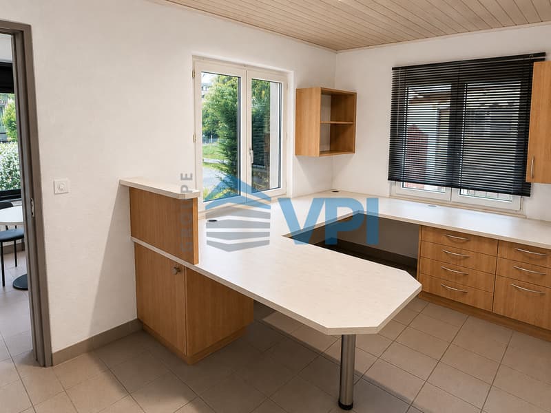 Cointrin - Beau bureau de 120 m2 avec espaces de stockage et places de parking (4)