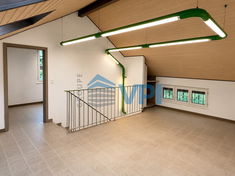 Cointrin - Beau bureau de 120 m2 avec espaces de stockage et places de parking (2)