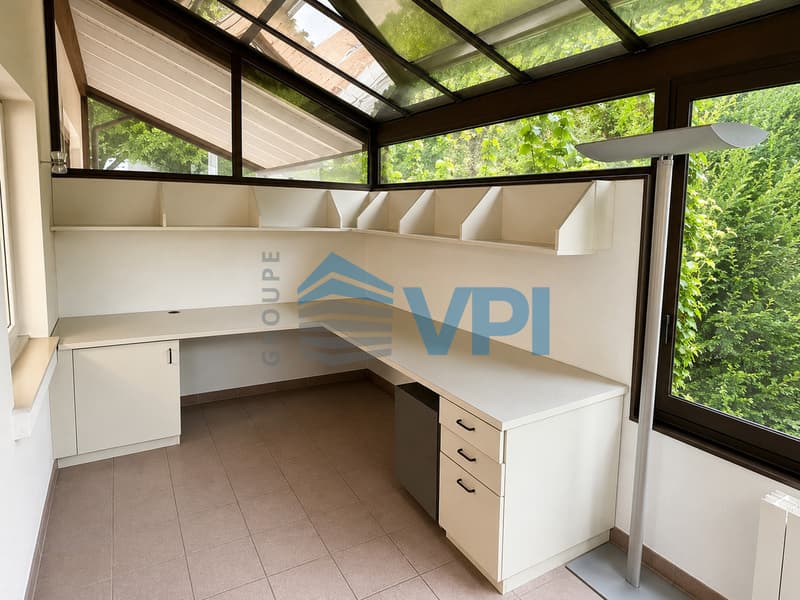 Cointrin - Beau bureau de 120 m2 avec espaces de stockage et places de parking (3)