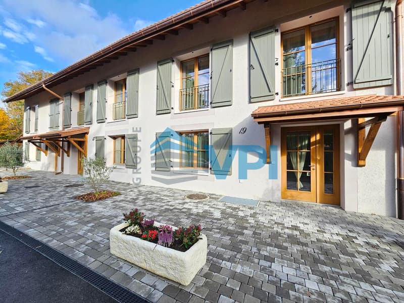 Superbe villa mitoyenne 6 pièces avec terrasse et jardin privatifs à B (1)