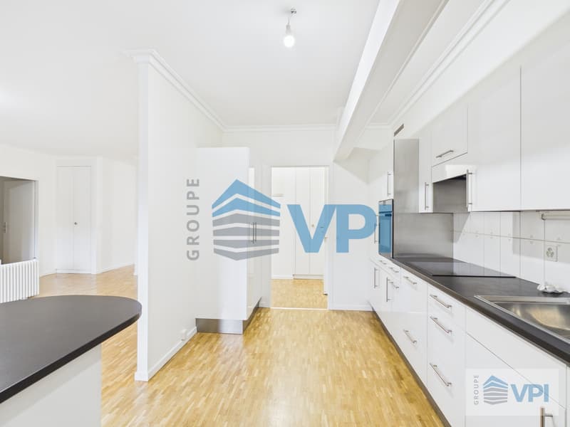 Appartement de 7 pièces à Plainpalais (4)