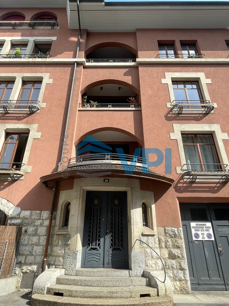Appartement de 7 pièces à Plainpalais (1)