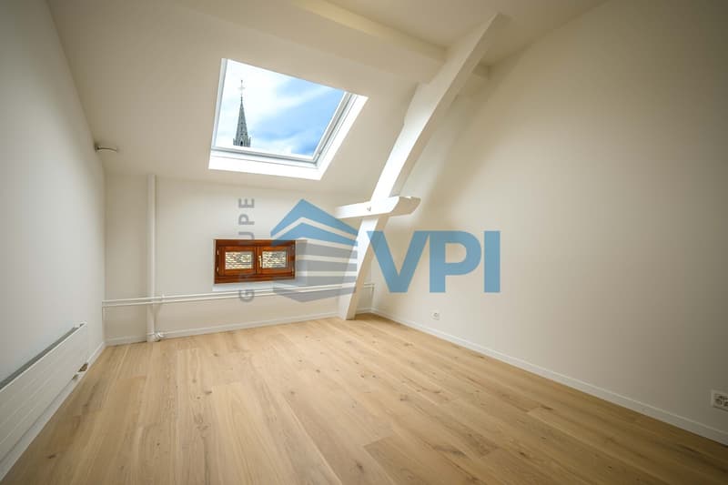 VEVEY - MAGNIFIQUE 2.5 PIÈCES RENOVÉ DANS LES COMBLES (4)