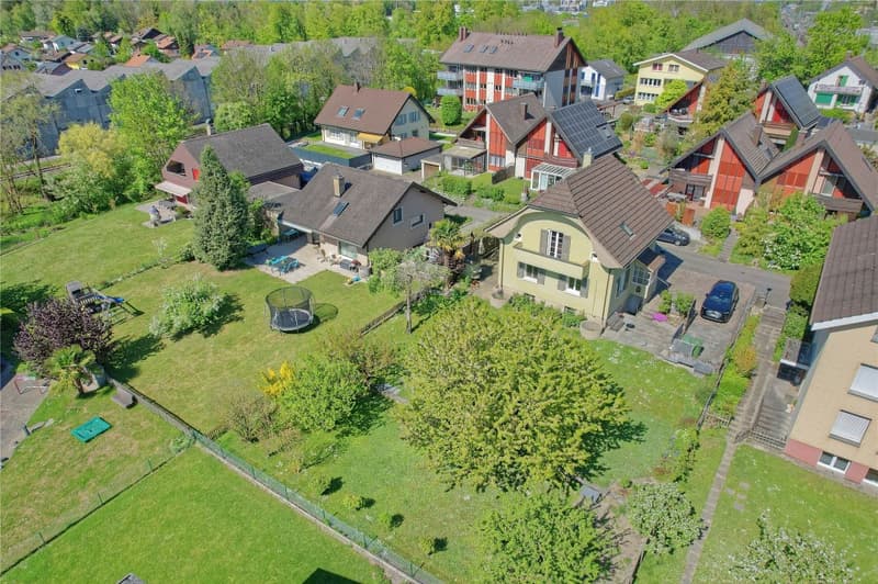 4½-Zimmer Einfamilienhaus mit Potenzial und viel Umschwung (3)