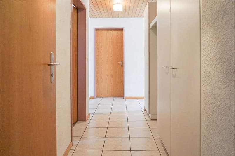 Schmucke Familienwohnung mit Bastelraum und Einstellhallenplatz (3)