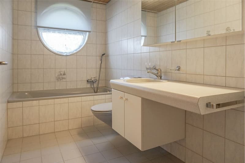 Schmucke Familienwohnung mit Bastelraum und Einstellhallenplatz (8)