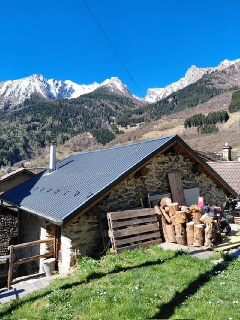 Mesocco, zona Andergia, vendesi casa con annesso rustico in un quartiere tranquillo e soleggiato. (14)