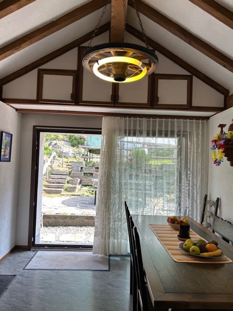 Mesocco, zona Andergia, vendesi casa con annesso rustico in un quartiere tranquillo e soleggiato. (5)