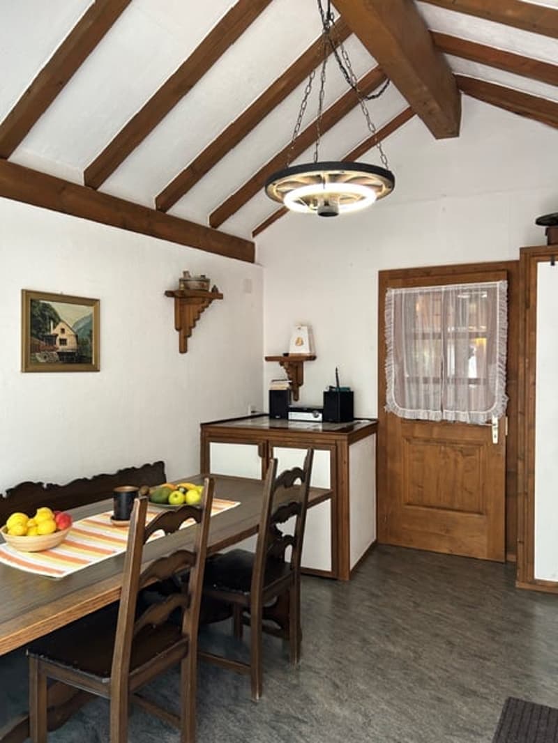 Mesocco, zona Andergia, vendesi casa con annesso rustico in un quartiere tranquillo e soleggiato. (6)