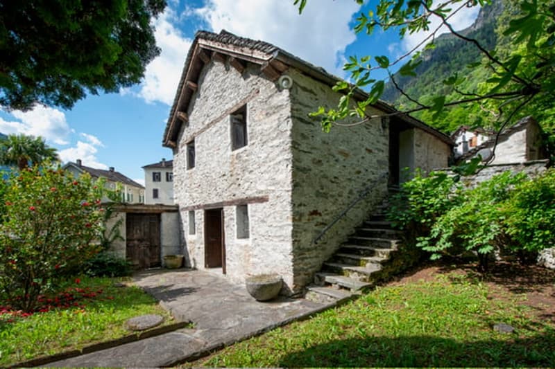Soazza, caratteristico rustico – Un rifugio autentico tra le montagne (2)