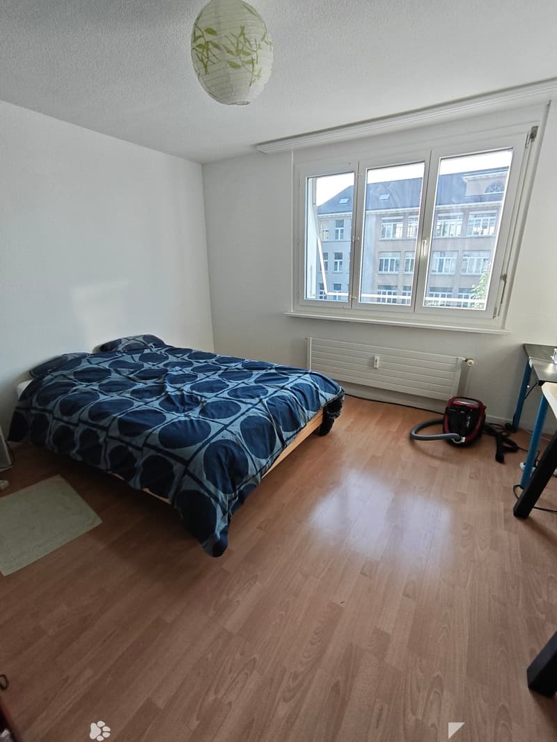 Moderne 3.5-Zimmer-Wohnung mit Balkon in Biel/Bienne (4)