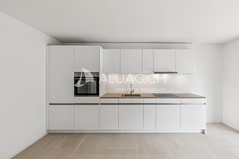 Je nach Wohnung variieren die Ausführungen  alle Küchen sind hochwertig, teils mit eleganter Kochinsel