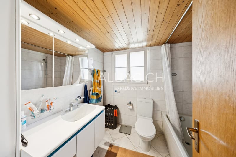 Bad und Toilette der Wohnung im Erdgeschoss