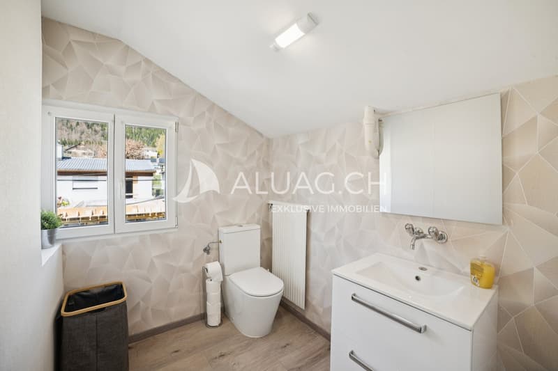 Im Obergeschoss befindet sich zudem ein separates WC mit Lavabo